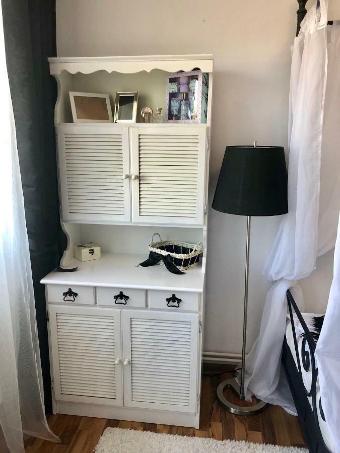 Little Cute Homey Apartman Satu Mare Exterior photo